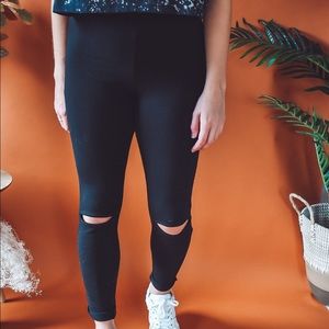 OPEN KNEE LEGGINGS - BLACK